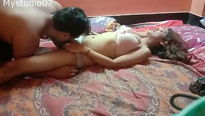 होम डिलीवरी बॉय के साथ सेक्स करने वाली भारतीय सेक्सी जवान लड़की